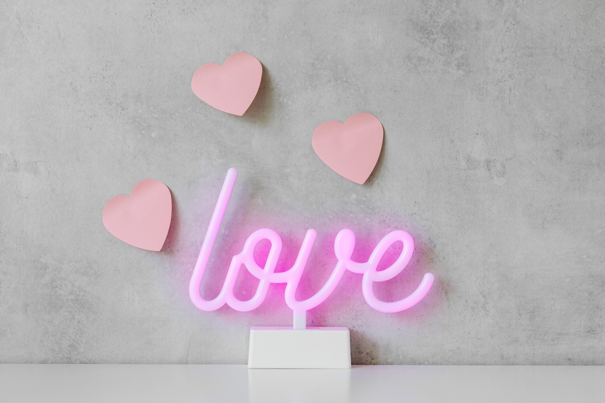 kaboompics_love-neon-pink-hearts-20206 kaboompics_love-neon-pink-hearts-20206