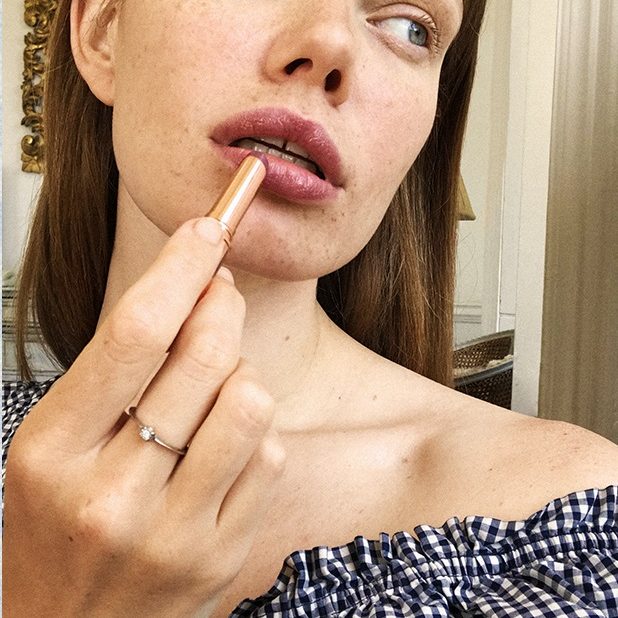 JUNE-STORYTELLING_-717_-NABLA_MATTE_LIPSTICK3 square JUNE-STORYTELLING_-717_-NABLA_MATTE_LIPSTICK3 square