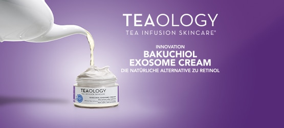 Teaology Bakuchiol Exosome Cream mit eingegossener Teainfusion auf lila Hintergrund