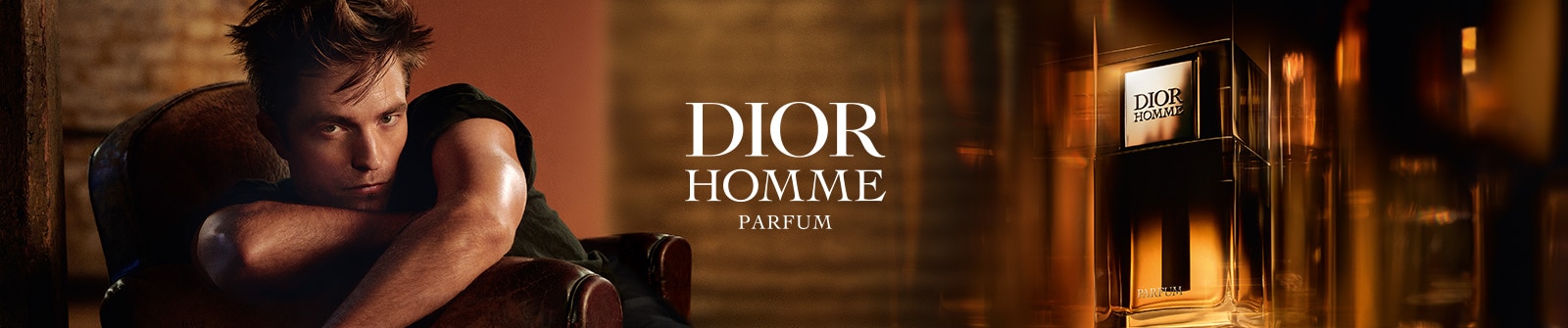 Dior Homme Parfum Banner mit elegantem Flakon in warmem, luxuriösem Ambiente.
