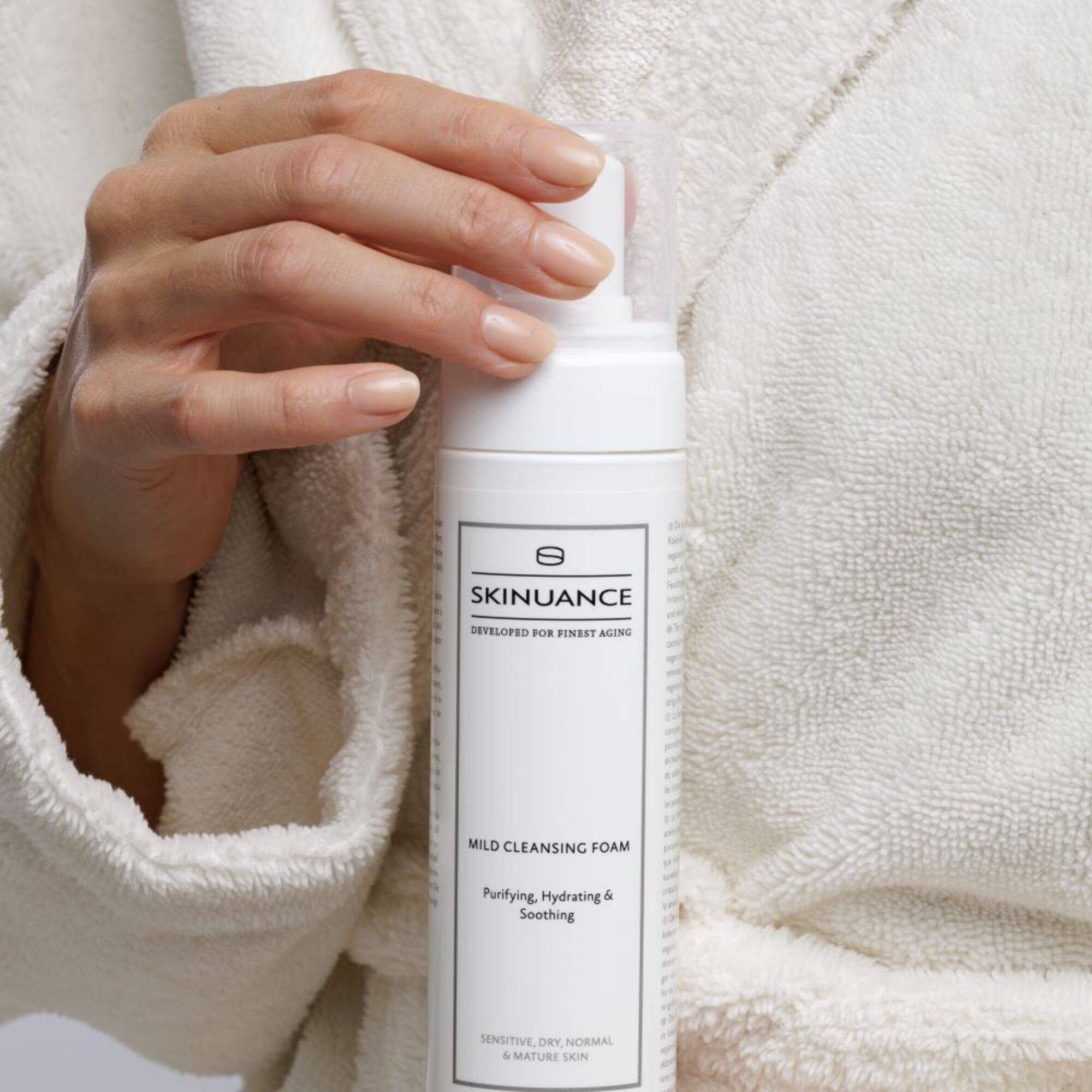 200 ML Skinuance CLEANSING Milder Reinigungsschaum  1 of 7 