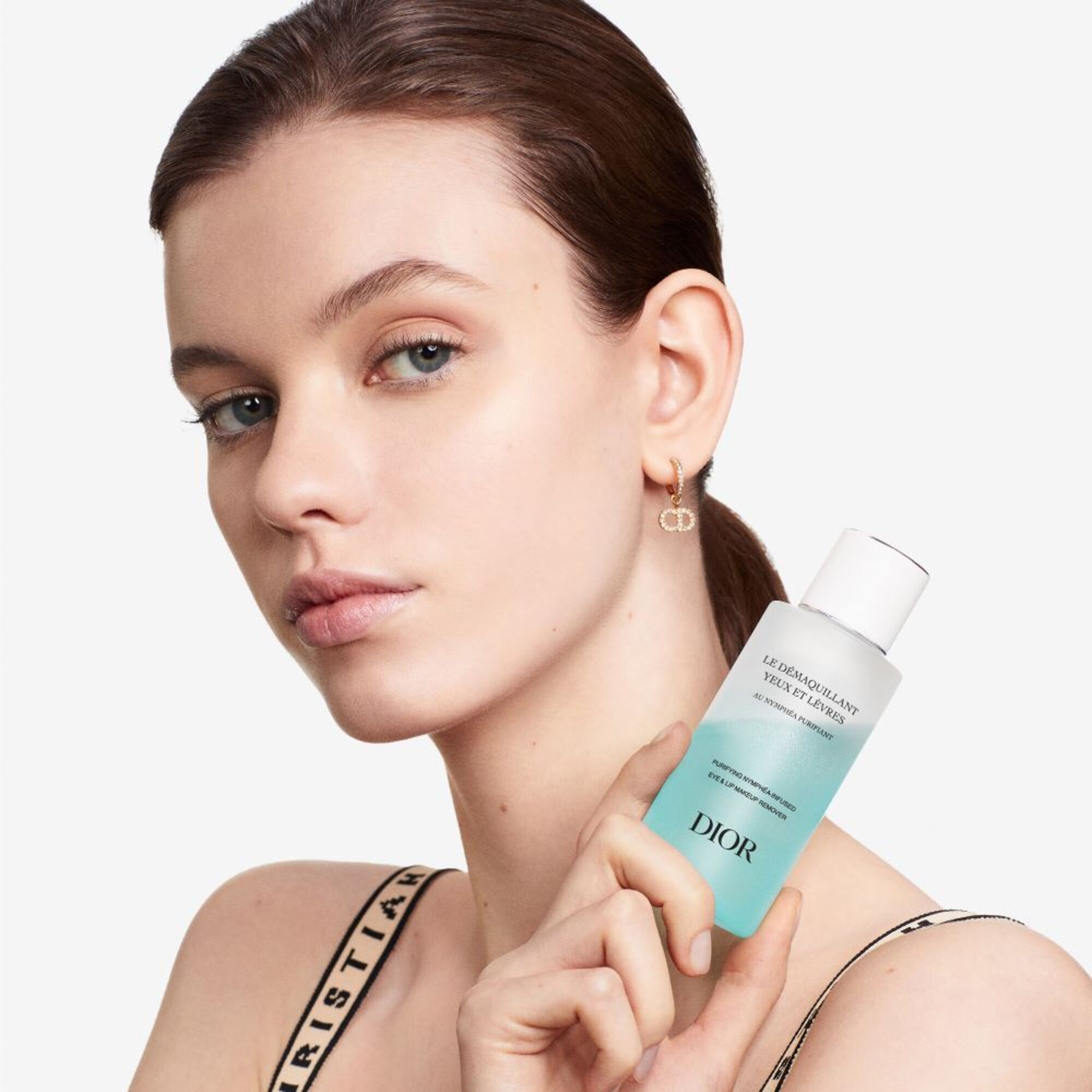 Zwei-Phasen-Make-Up-Entferner mit reinigendem Seerosenextrakt