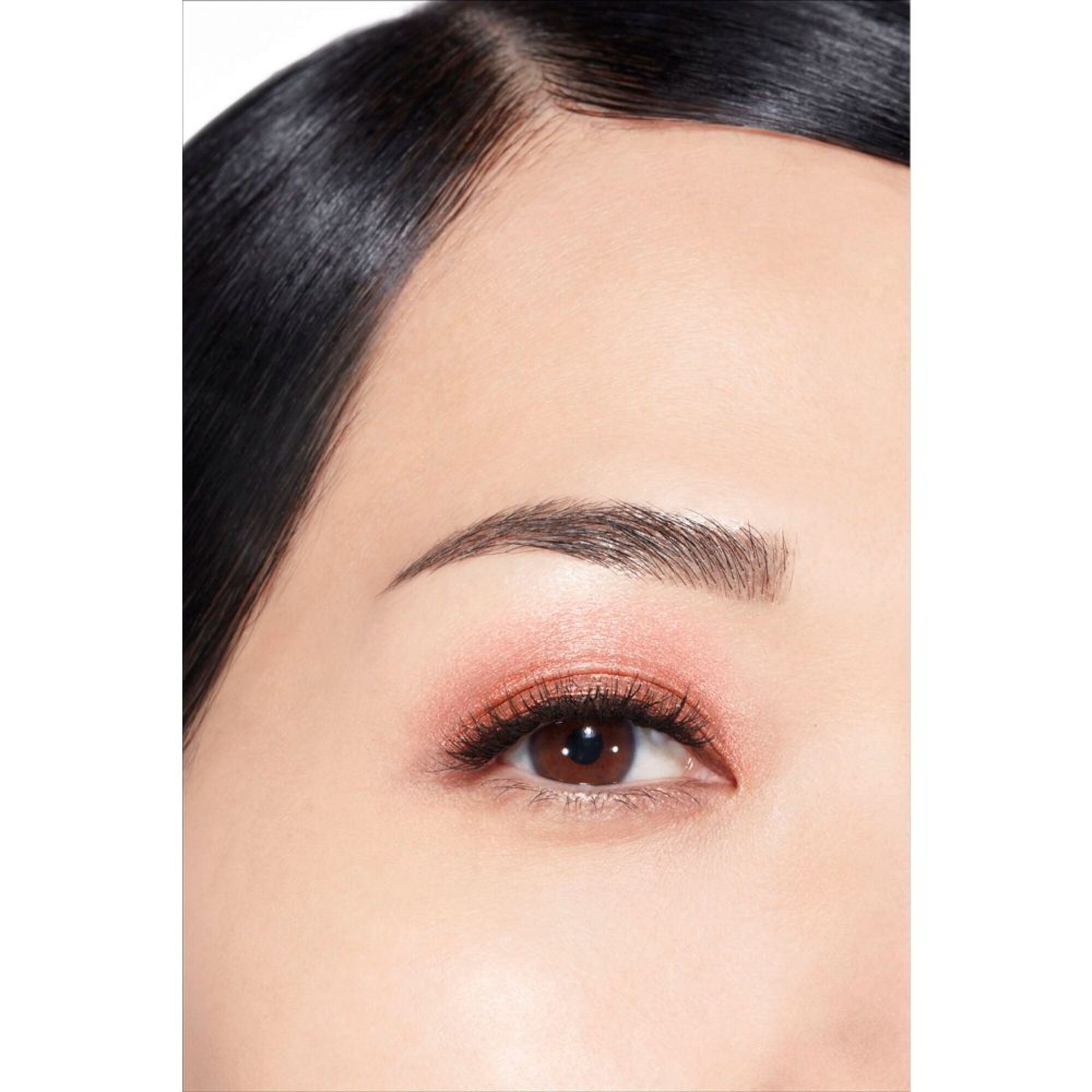  CHANEL OMBRE ESSENTIELLE VIELSEITIGER UND LANGANHALTENDER LIDSCHATTEN  1 of 7 