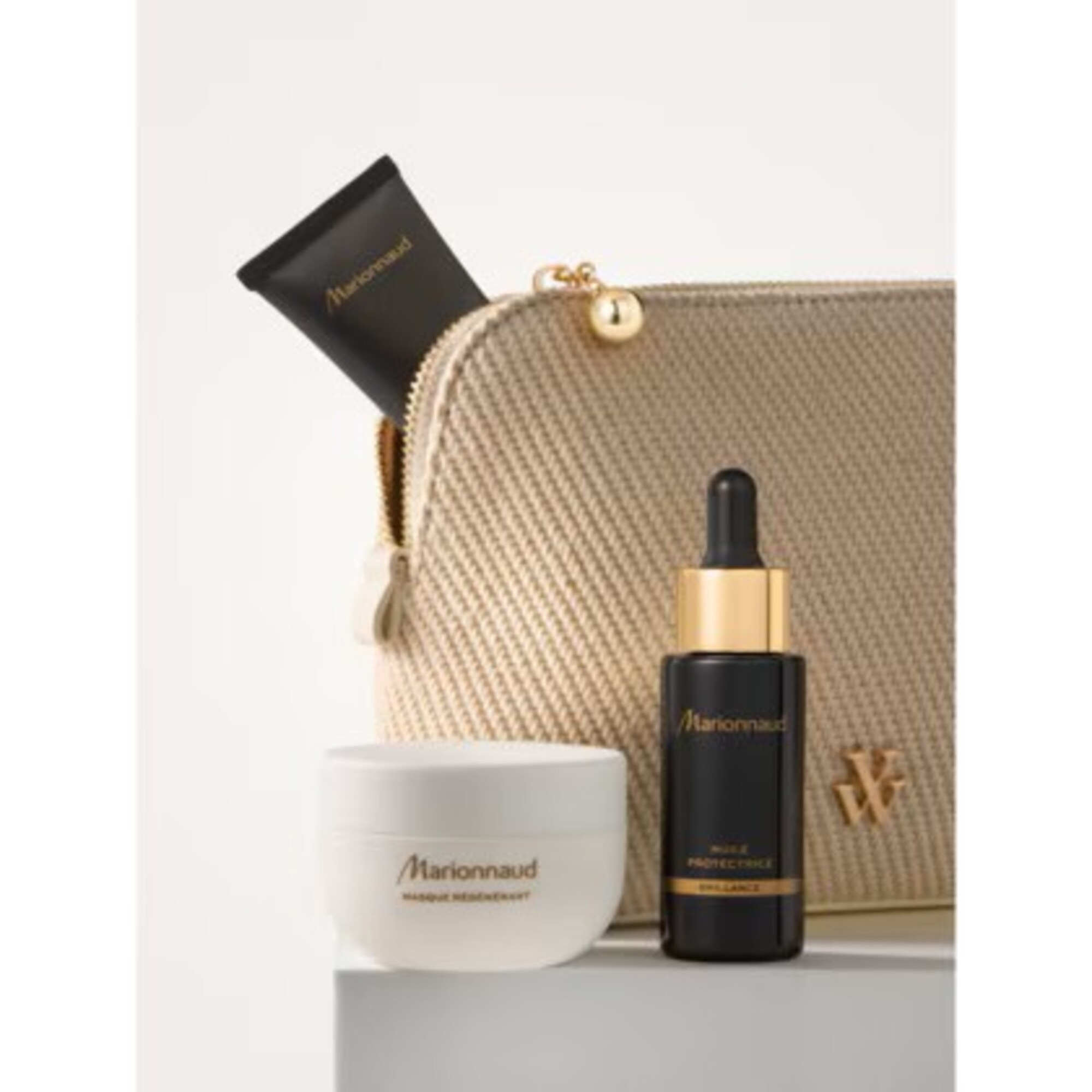 M HAIRCARE ESSENT. POUCH VANES