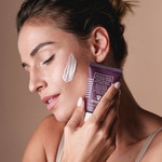 60 ML Sisley À LA ROSE NOIRE Maske für Jugendlichkeit, Aufpolsterung & Ausstrahlung 5 of 6 Maske für Jugendlichkeit, Aufpolsterung & Ausstrahlung