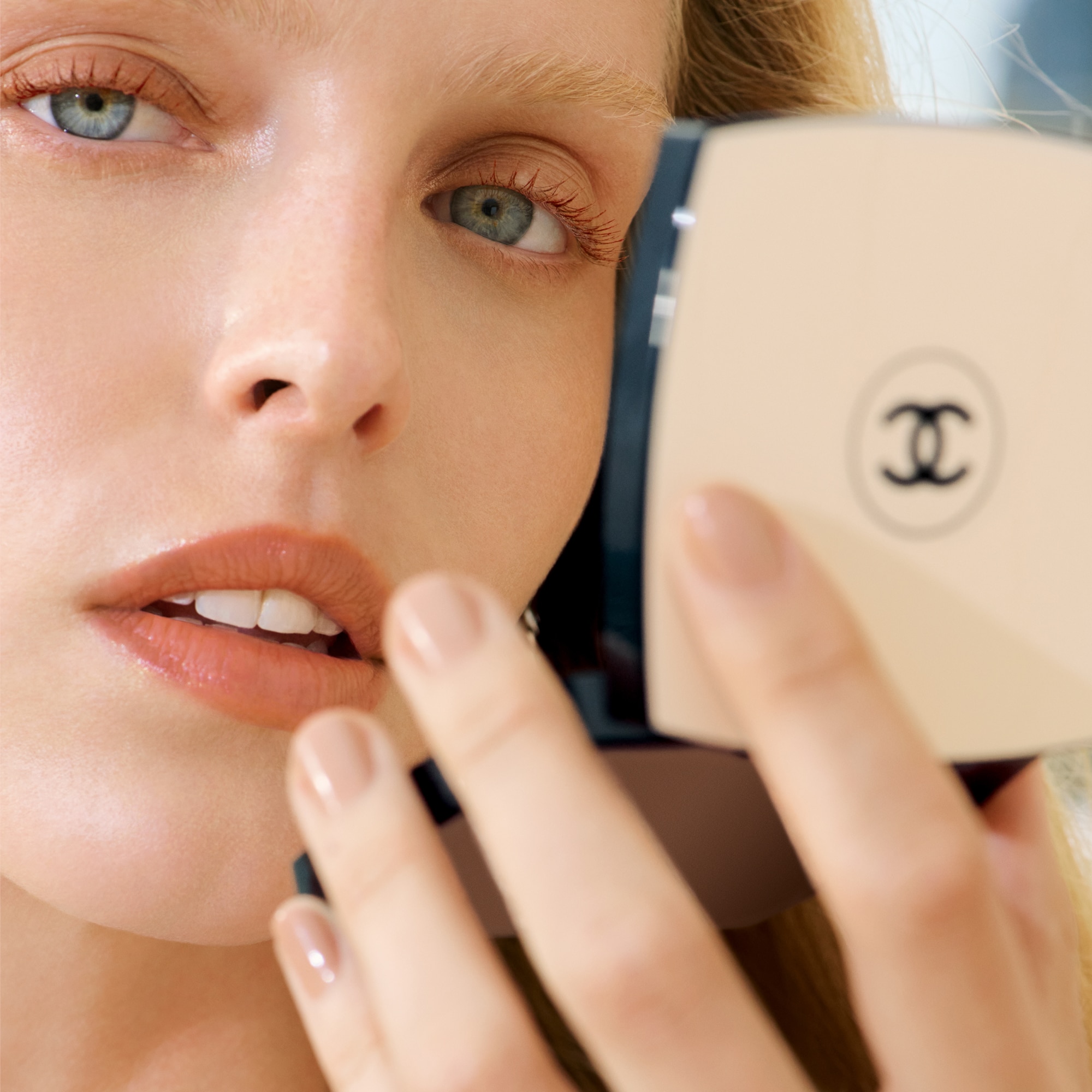 CHANEL LES BEIGES COLLECTION 26 CC EYEPAL. SOFT NA  1 of 8 