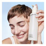 200 ML MAC HYPER REAL SKINCARE Cleansing Oil  2 of 3 Cleansing Oil