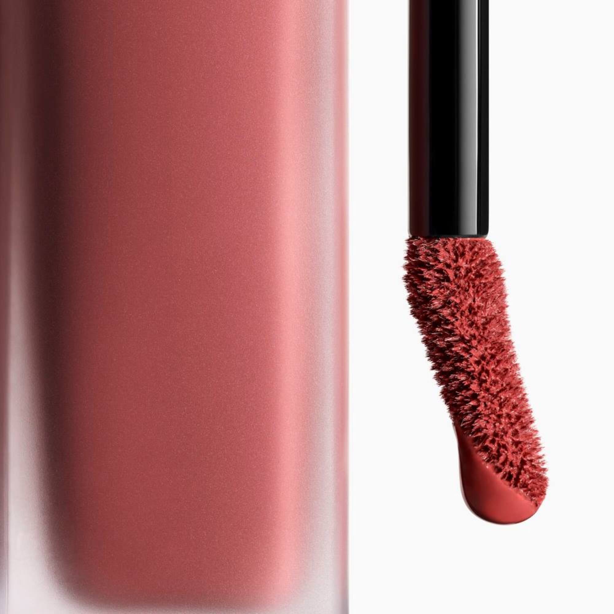 Der Intensive Matte Fluid-Lippenstift mit Ultra-Langem Halt