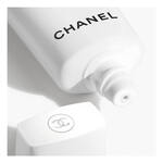 30 ML CHANEL UV-ESSENTIELLE Gel-Creme SPF 51  2 of 3 Gel-Creme SPF 51