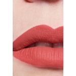  CHANEL ROUGE ALLURE LIQUID VELVET Der Intensive Matte Fluid-Lippenstift mit Ultra-Langem Halt  4 of 6 Der Intensive Matte Fluid-Lippenstift mit Ultra-Langem Halt