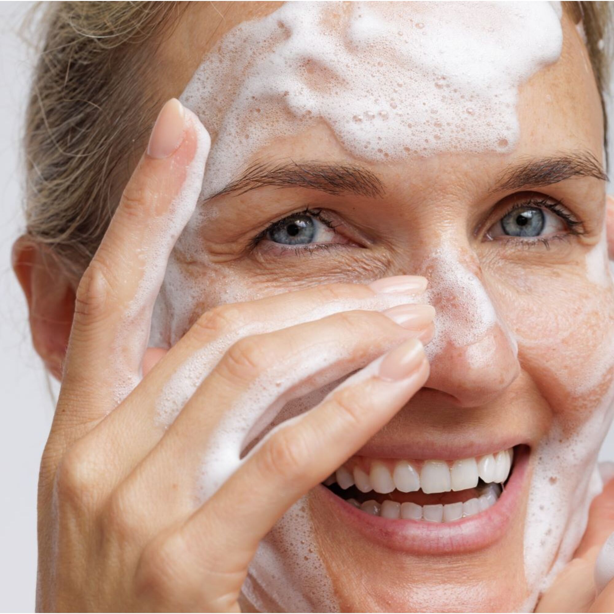 Tiefenreinigender Schaum