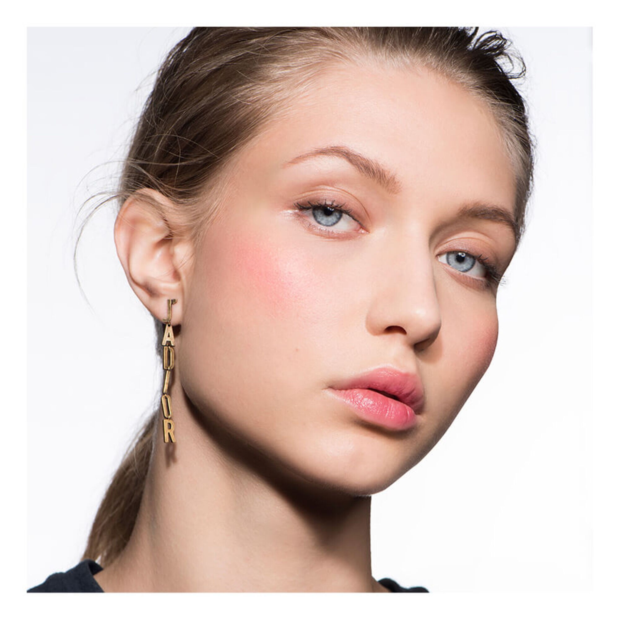 Rouge für Wangen und Wangenknochen