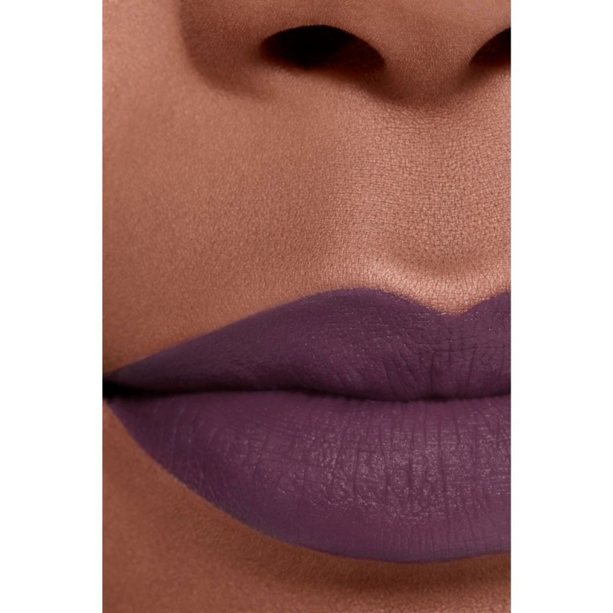 Der Intensive Matte Fluid-Lippenstift mit Ultra-Langem Halt