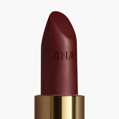 Mattierender Lippenstift mit hoher Farbintensität