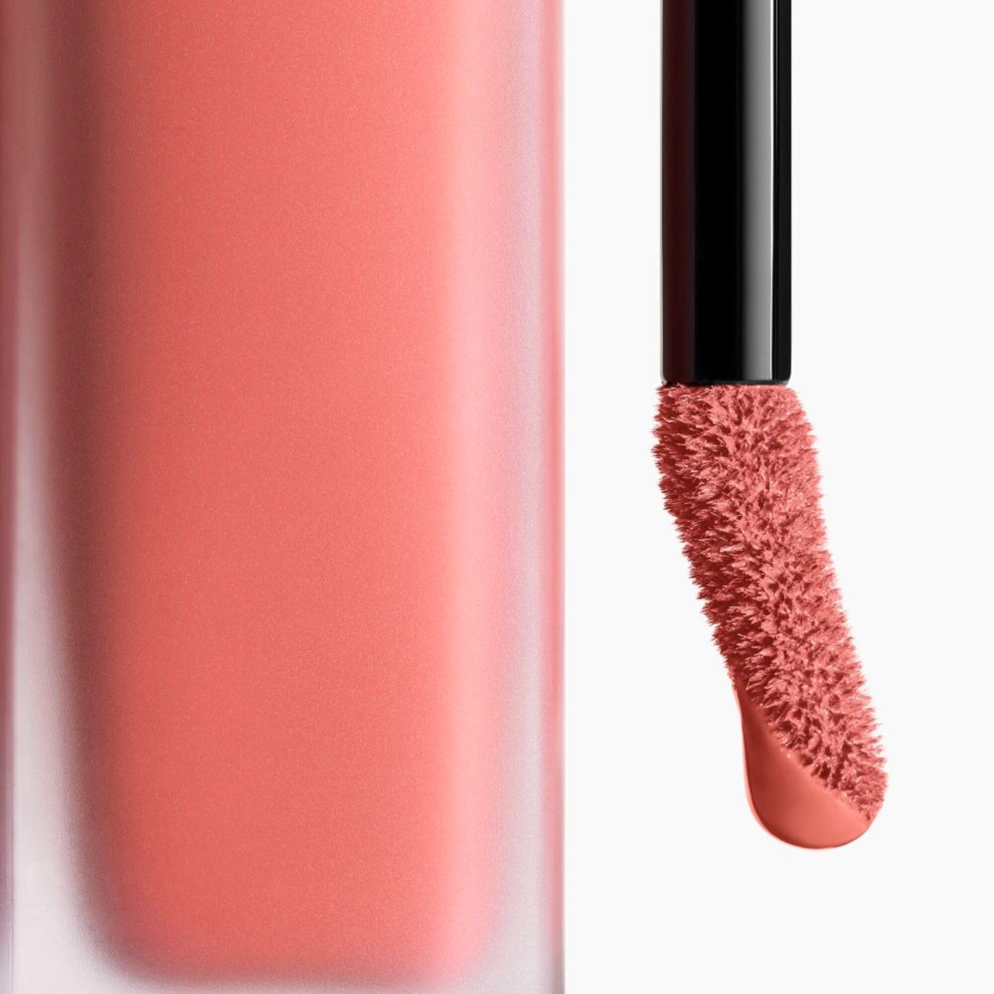 CHANEL ROUGE ALLURE LIQUID VELVET Der Intensive Matte Fluid-Lippenstift mit Ultra-Langem Halt 1 of 6