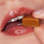 Yves Saint Laurent LOVESHINE LIP YSL LIPGL. 19 SALTED CARAMEL C 5 of 6 YSL LIPGL. 19 SALTED CARAMEL C