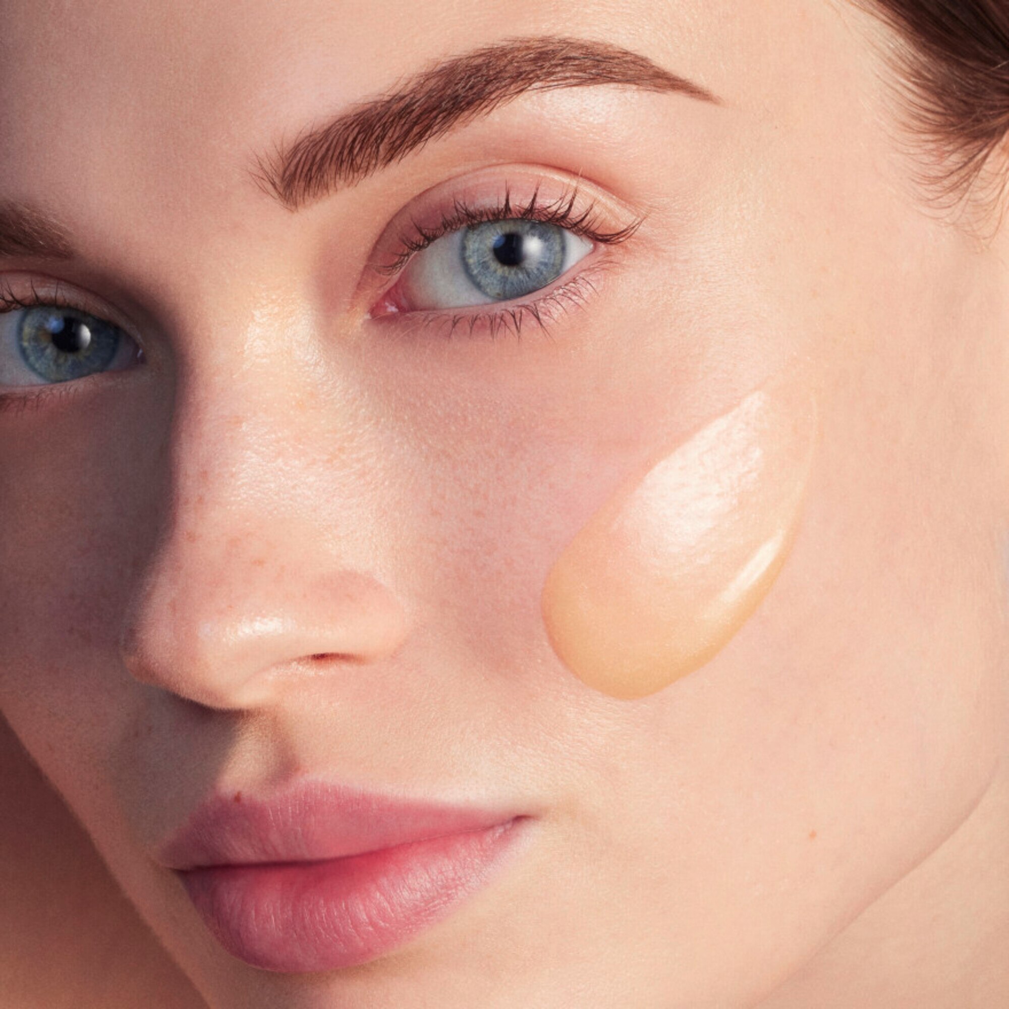 BT SERUM VITAMIN GLOW AQUASOUR