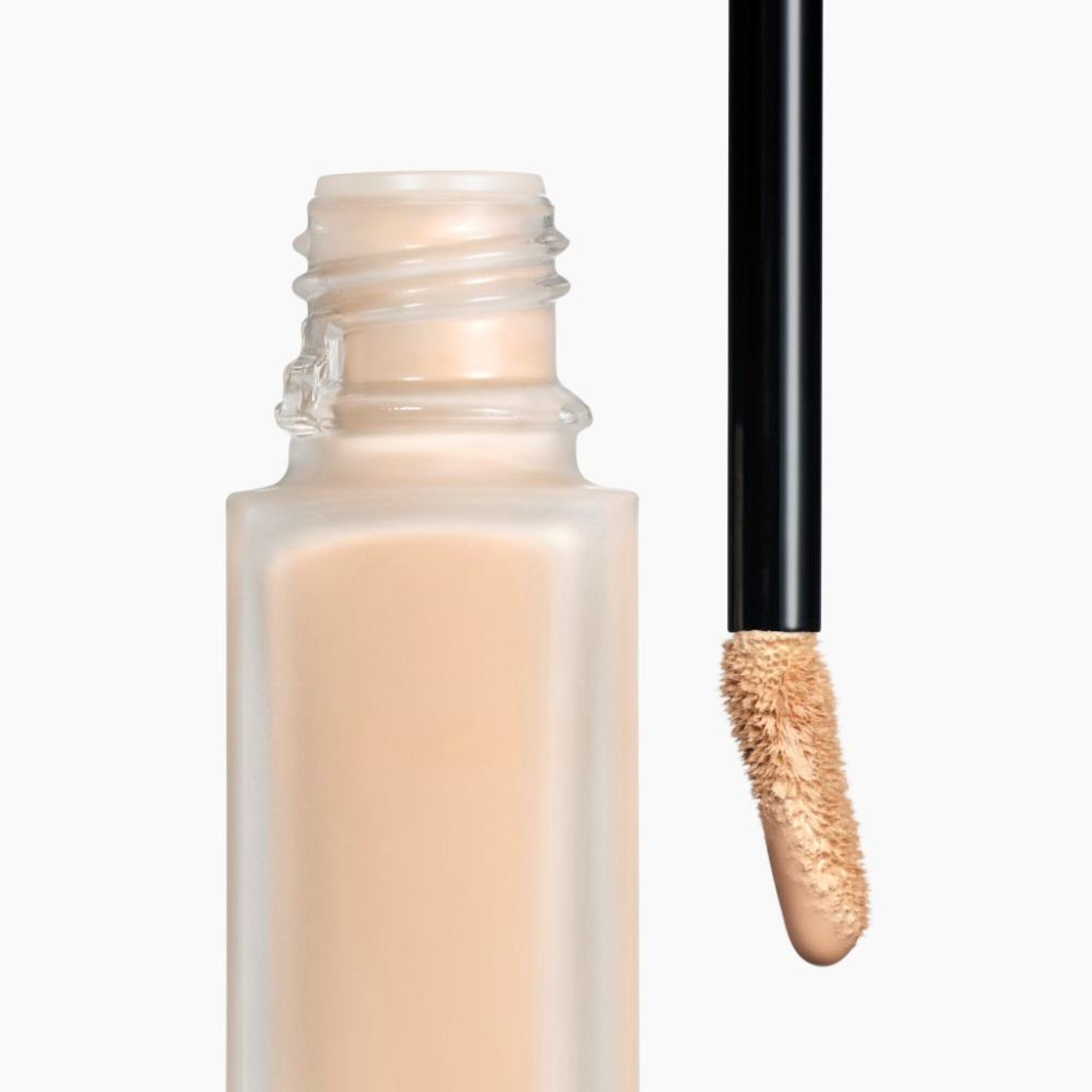  CHANEL ULTRA LE TEINT LE CORRECTEUR Concealer  1 of 8 