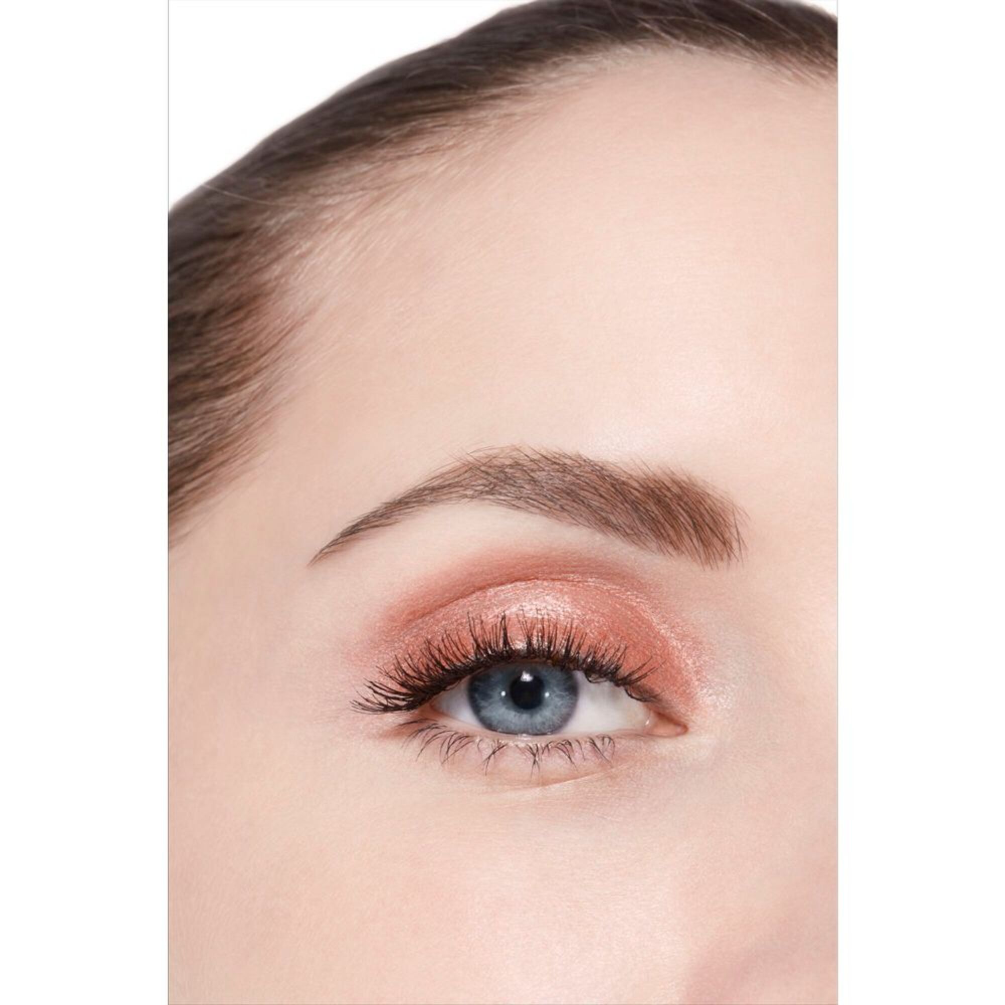  CHANEL OMBRE ESSENTIELLE VIELSEITIGER UND LANGANHALTENDER LIDSCHATTEN  1 of 7 