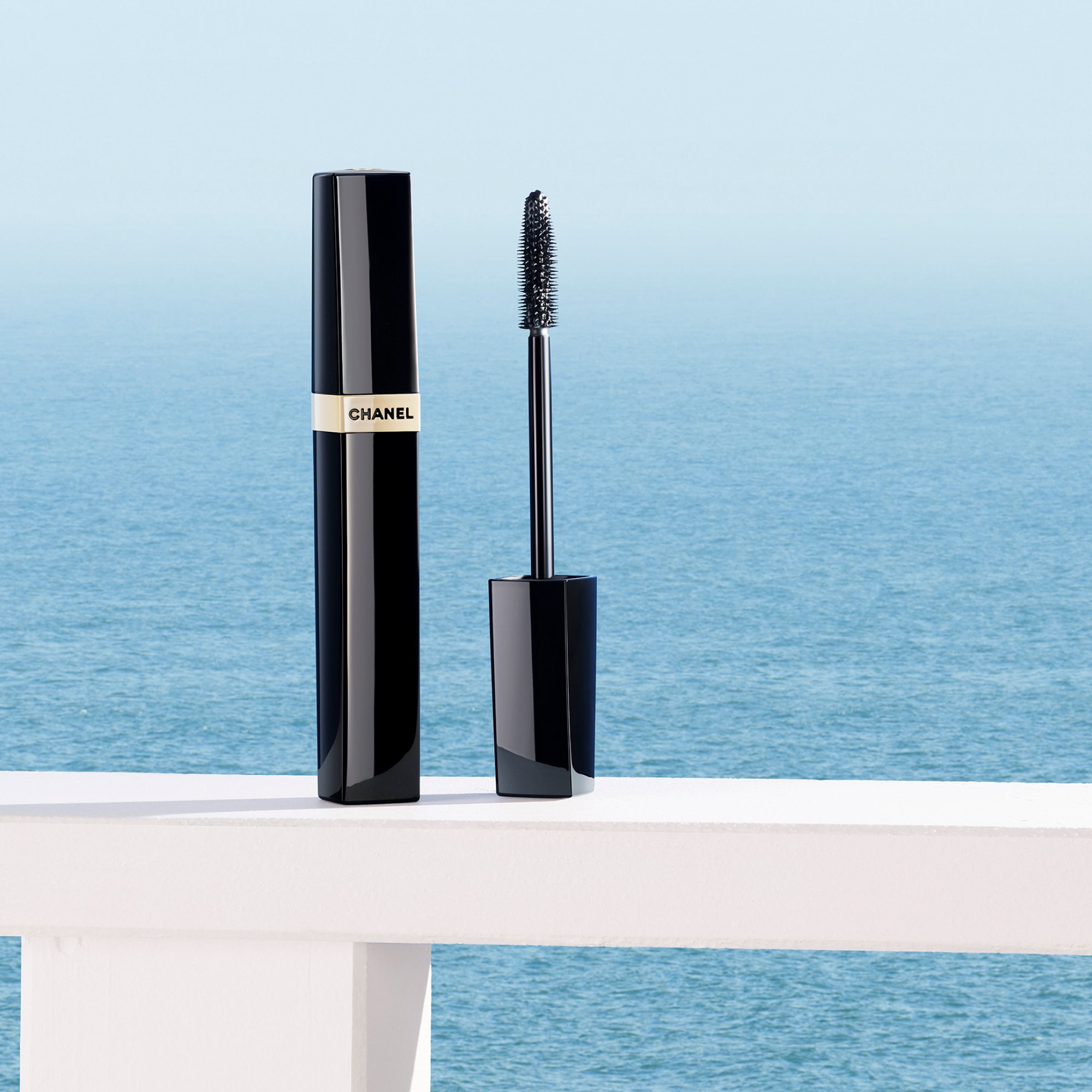 CHANEL LES BEIGES MASCARA Mascara 1 of 8