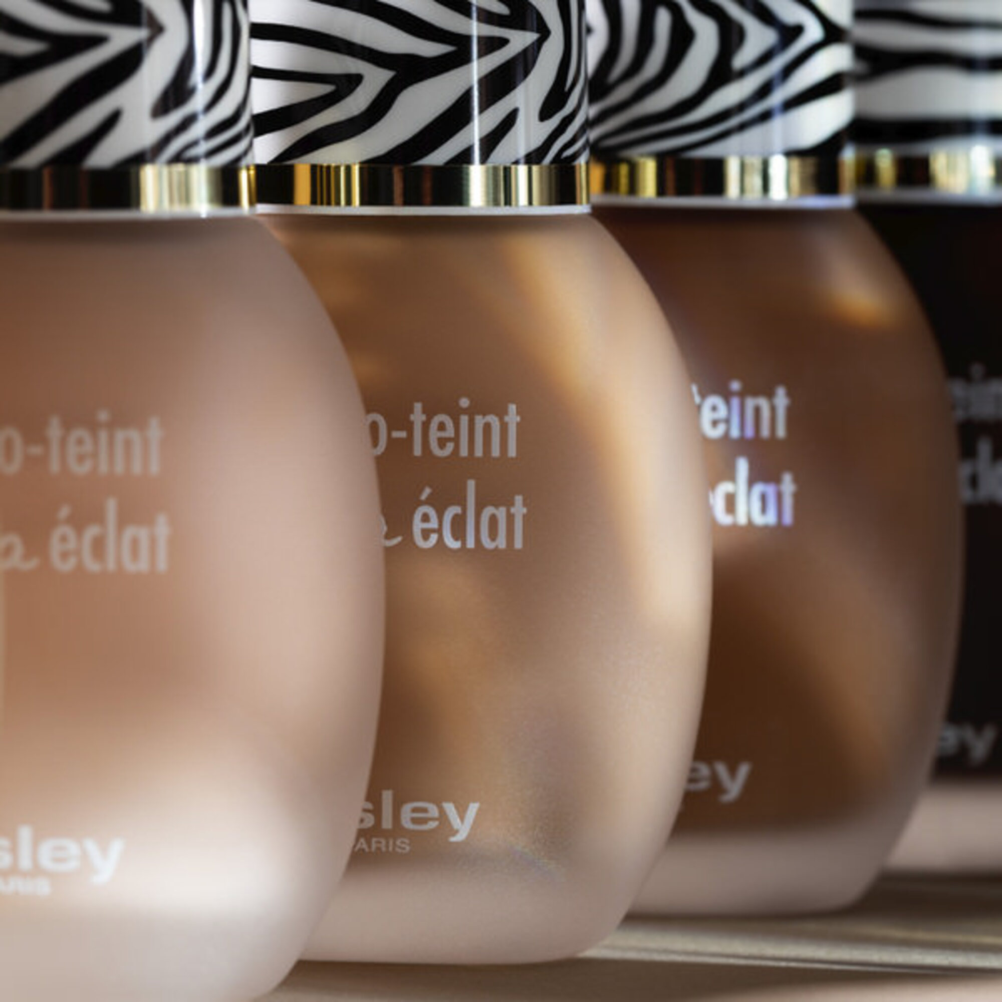 Sisley PHYTO-TEINT ULTRA ECLAT Leuchtkraft steigernde Foundation 1 of 2