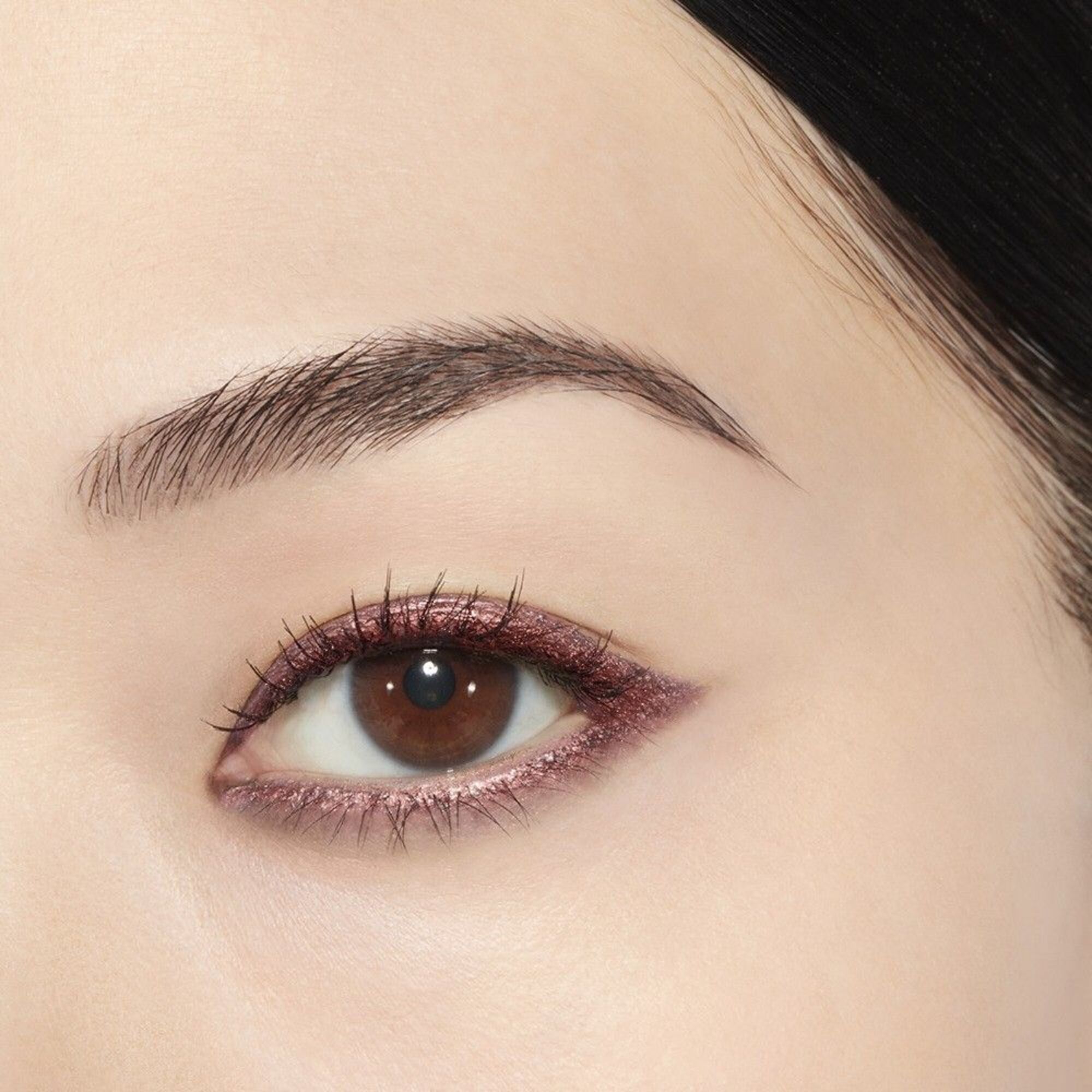 EYELINER UND KAJAL MIT LANGEM HALT