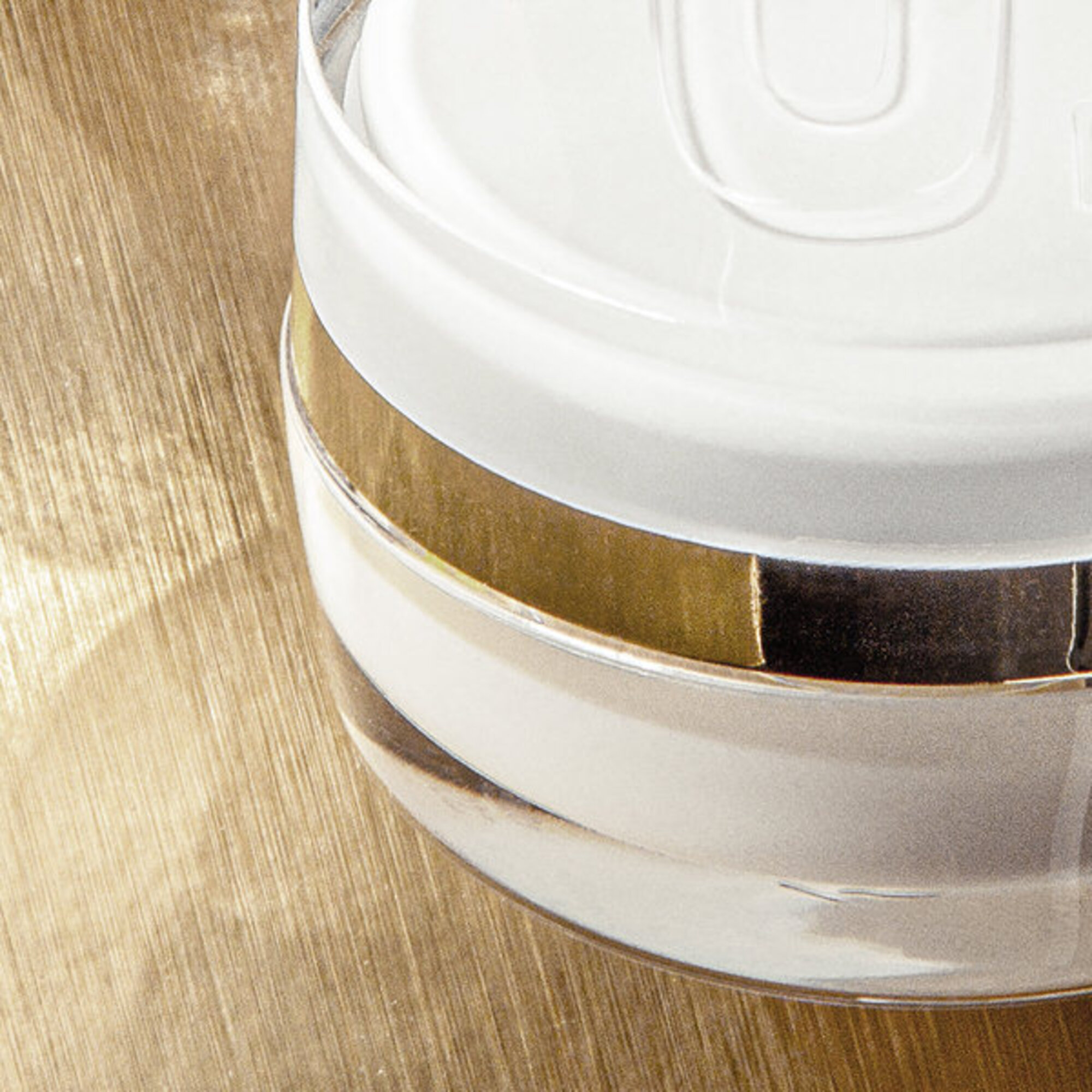 Anti-Falten - gegen Schwellungen - gegen dunkle Schatten