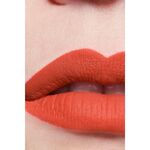 CHANEL ROUGE ALLURE LIQUID VELVET Der Intensive Matte Fluid-Lippenstift mit Ultra-Langem Halt 4 of 6 Der Intensive Matte Fluid-Lippenstift mit Ultra-Langem Halt