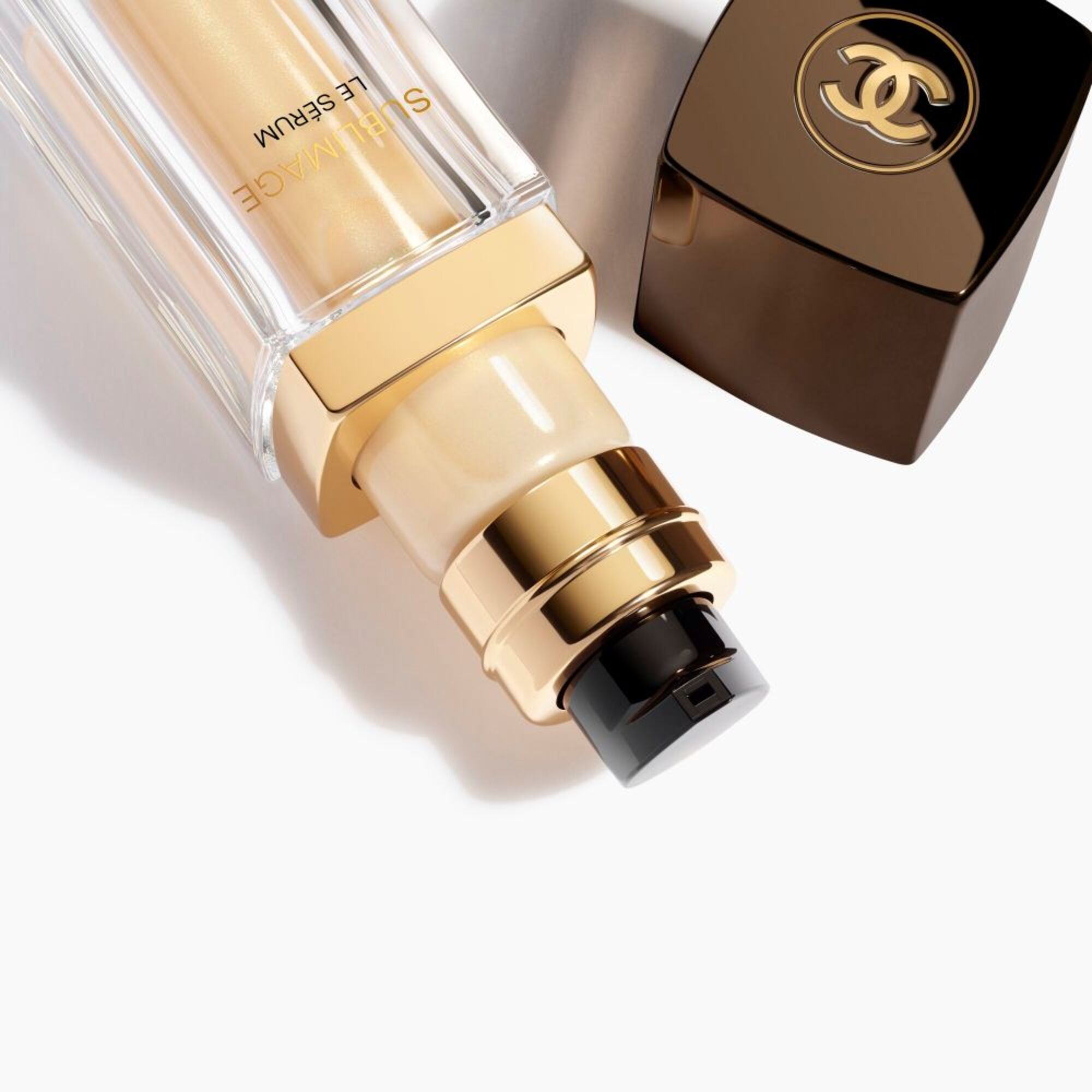 DAS ULTIMATIVE SERUM: REGENERIERT UND STÄRKT DIE HAUTDICHTE