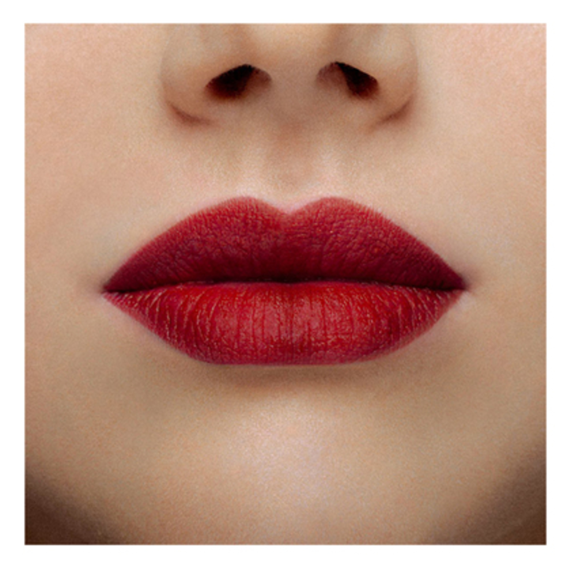 Getönter Pflegelippenstift mit mattem Finish