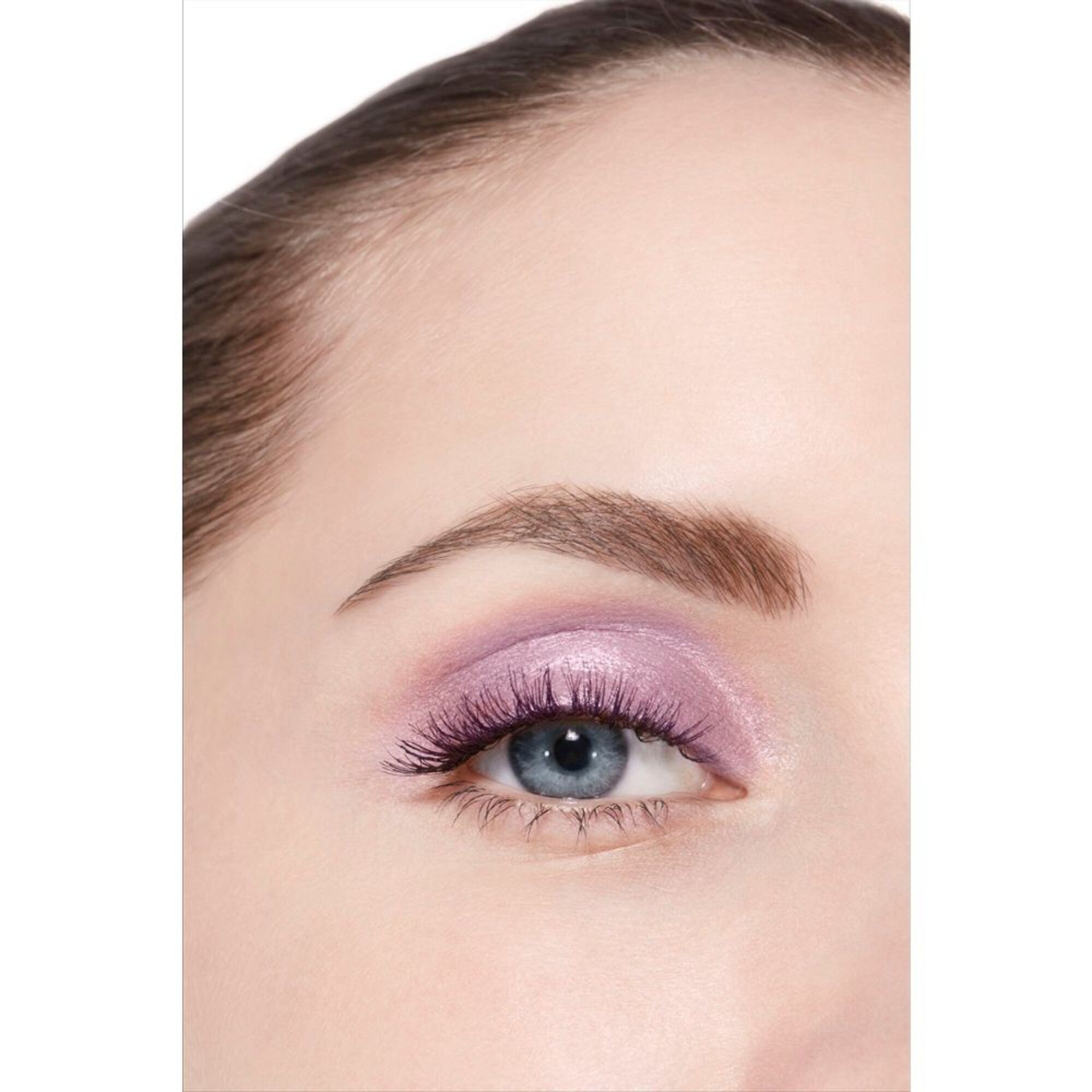 CHANEL OMBRE ESSENTIELLE VIELSEITIGER UND LANGANHALTENDER LIDSCHATTEN 1 of 8