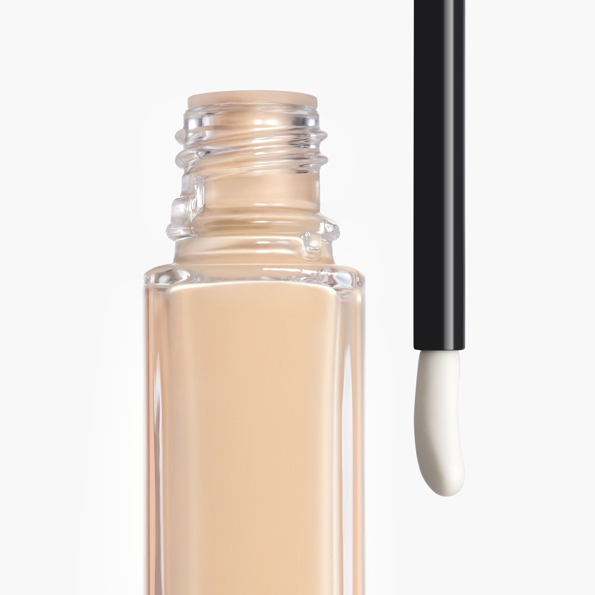 CHANEL LES BEIGES CORRECTEUR SERUM CONCEALER Concealer 3 of 8 Concealer