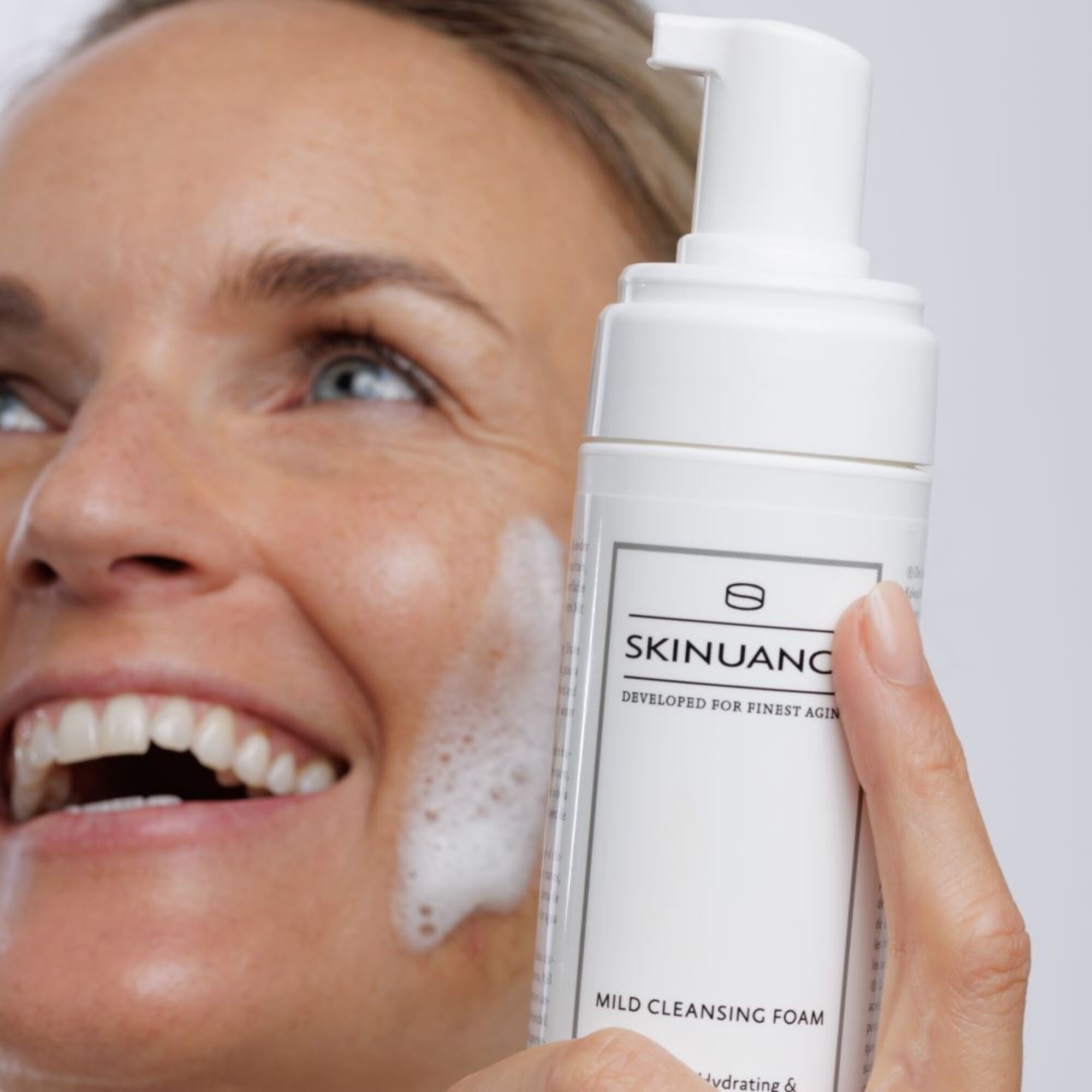 200 ML Skinuance CLEANSING Milder Reinigungsschaum  1 of 7 