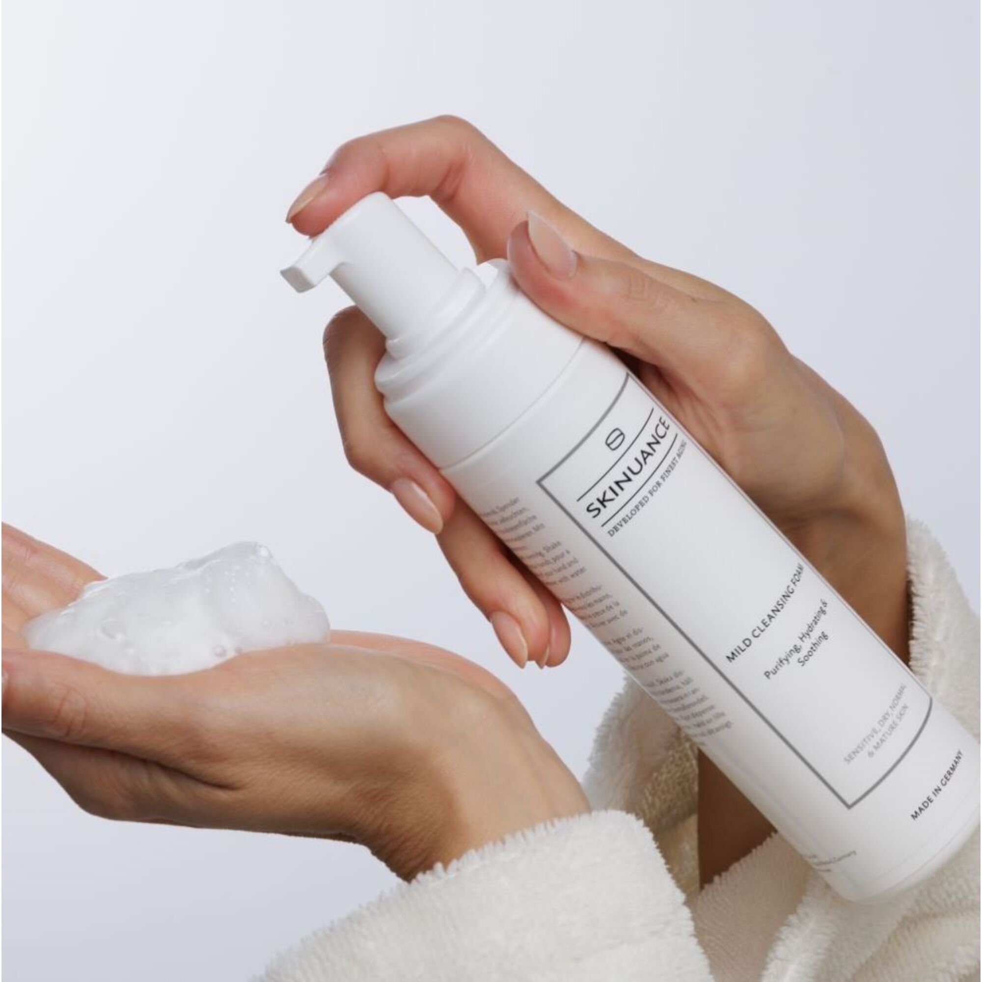 200 ML Skinuance CLEANSING Milder Reinigungsschaum  1 of 7 