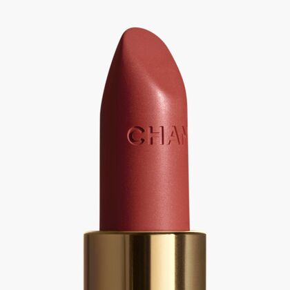 Mattierender Lippenstift mit hoher Farbintensität
