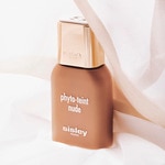 Sisley PHYTO-TEINT NUDE Ultra-leichte, pflegende Foundation 3 of 4 Ultra-leichte, pflegende Foundation