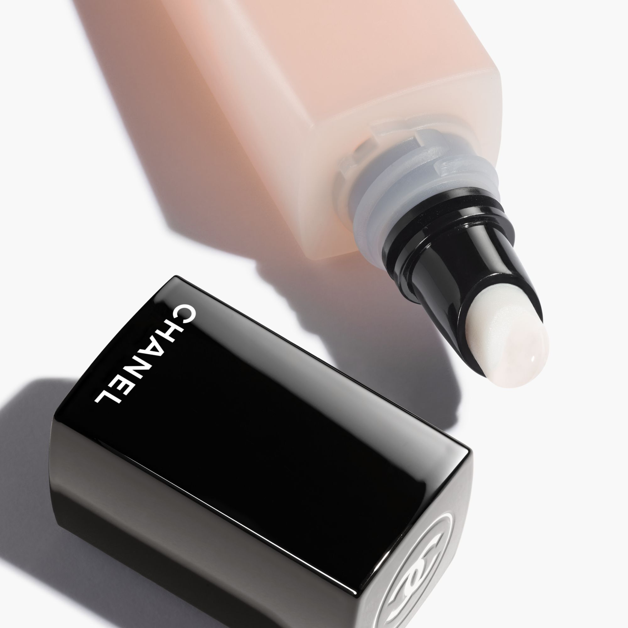 Feuchtigkeitsspendendes und stärkendes Öl