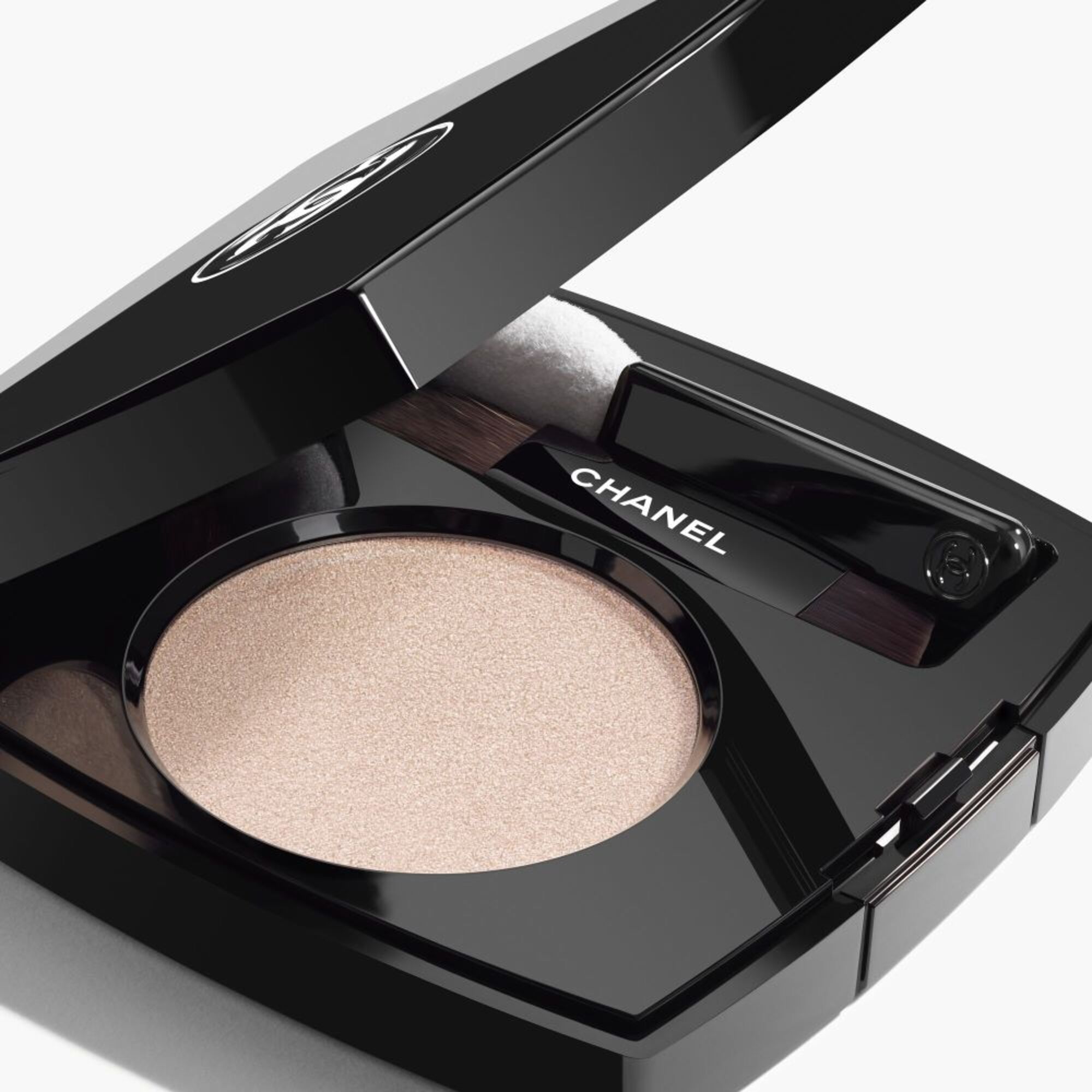 1,9 G CHANEL OMBRE ESSENTIELLE Lidschatten 1 of 3