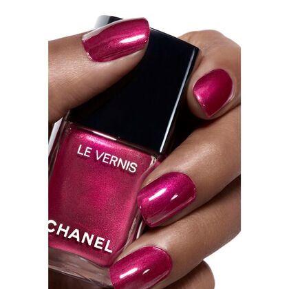  CHANEL CC LOOK XMAS NAGELLACK – FARBE UND GLANZ MIT LANGEM HALT  1 of 6 