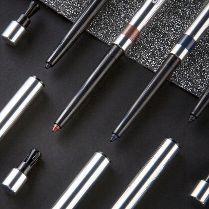 Eyeliner mit sehr langer Haftfähigkeit