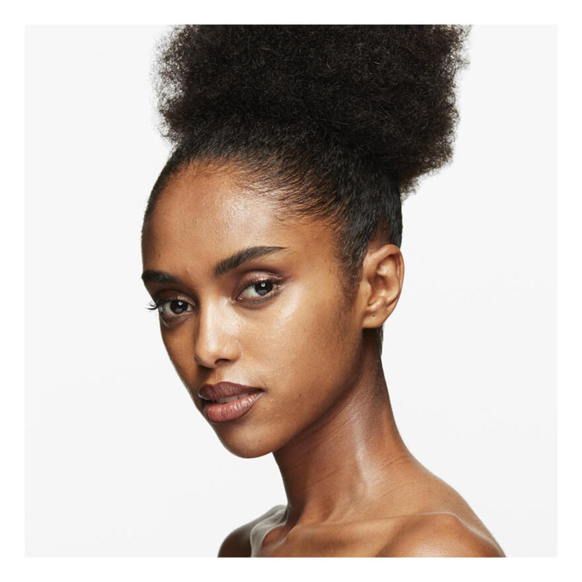 Getönte Feuchtigkeitscreme mit Perlmutteffekten