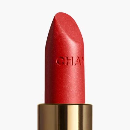 Mattierender Lippenstift mit hoher Farbintensität