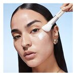 1 Stück/e MAC HYPER REAL SKINCARE Moisturizer Brush 2 of 3 Moisturizer Brush